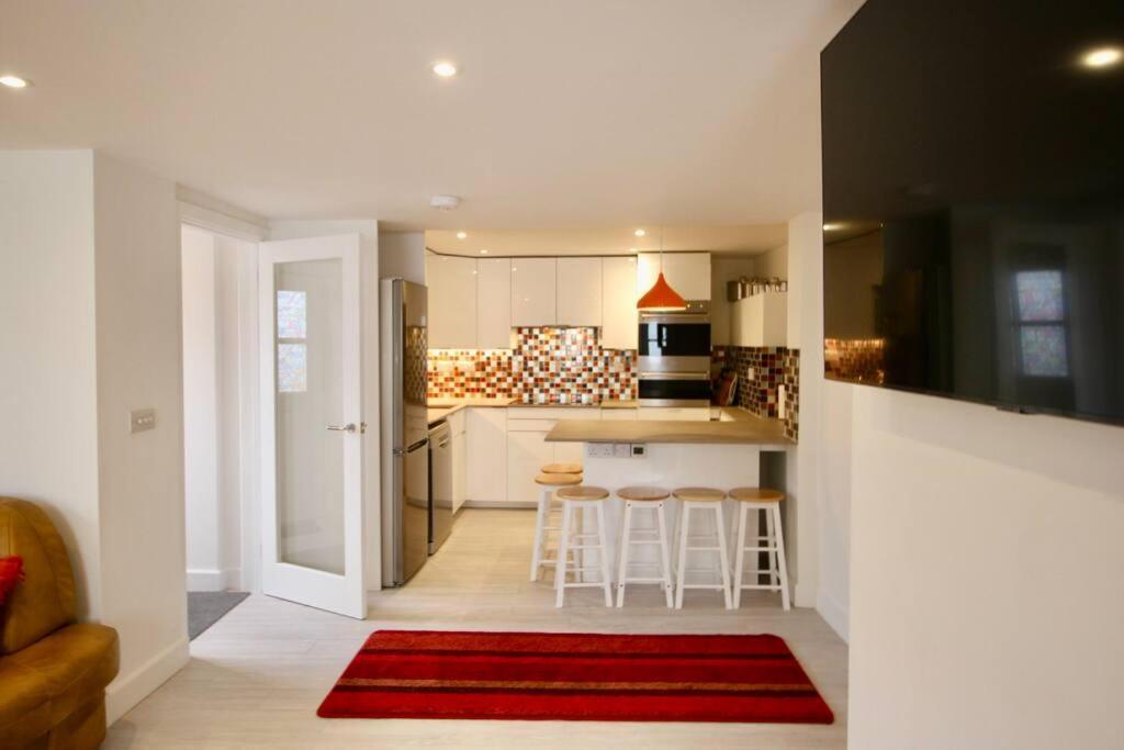 Vernon Place Town Centre, Vernon Cottage 3-Bed With Parking, 1A Vernon Court 2-Bed With Parking, 1B Studio No Parking, Off The High Street Next To Sandford Park Cheltenham Exterior foto