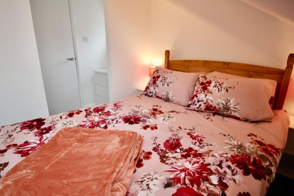 Vernon Place Town Centre, Vernon Cottage 3-Bed With Parking, 1A Vernon Court 2-Bed With Parking, 1B Studio No Parking, Off The High Street Next To Sandford Park Cheltenham Exterior foto