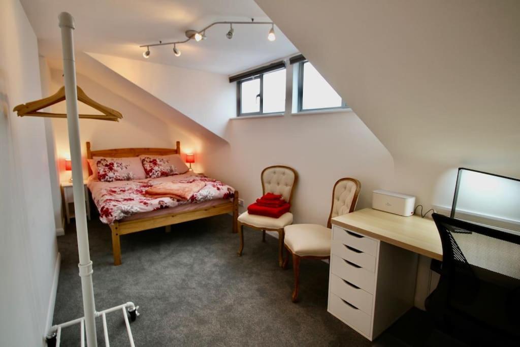 Vernon Place Town Centre, Vernon Cottage 3-Bed With Parking, 1A Vernon Court 2-Bed With Parking, 1B Studio No Parking, Off The High Street Next To Sandford Park Cheltenham Exterior foto