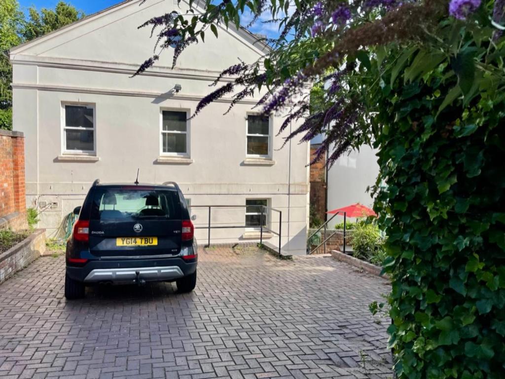Vernon Place Town Centre, Vernon Cottage 3-Bed With Parking, 1A Vernon Court 2-Bed With Parking, 1B Studio No Parking, Off The High Street Next To Sandford Park Cheltenham Exterior foto