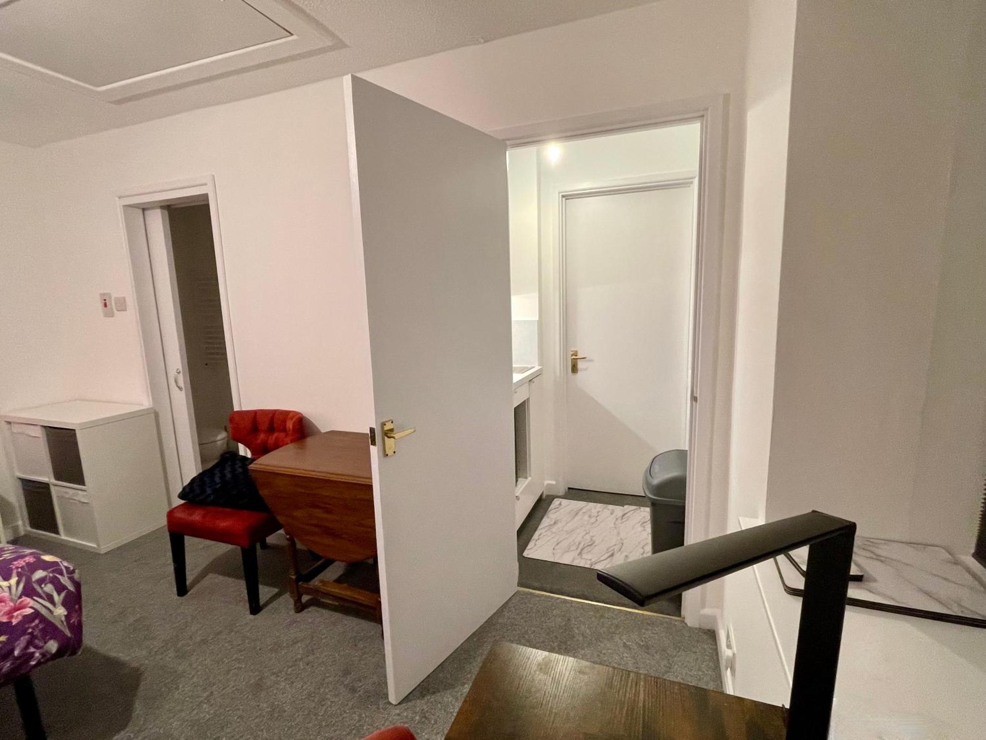 Vernon Place Town Centre, Vernon Cottage 3-Bed With Parking, 1A Vernon Court 2-Bed With Parking, 1B Studio No Parking, Off The High Street Next To Sandford Park Cheltenham Exterior foto