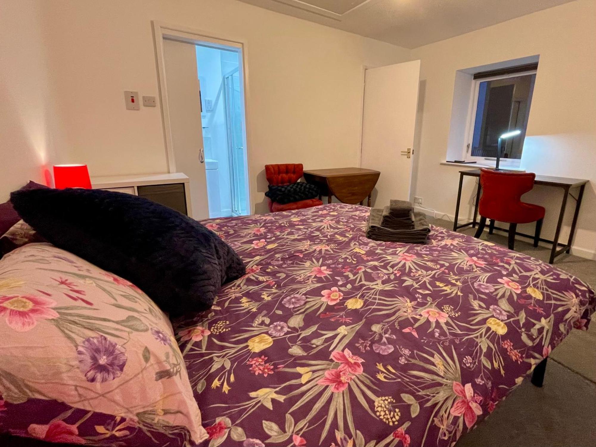 Vernon Place Town Centre, Vernon Cottage 3-Bed With Parking, 1A Vernon Court 2-Bed With Parking, 1B Studio No Parking, Off The High Street Next To Sandford Park Cheltenham Exterior foto