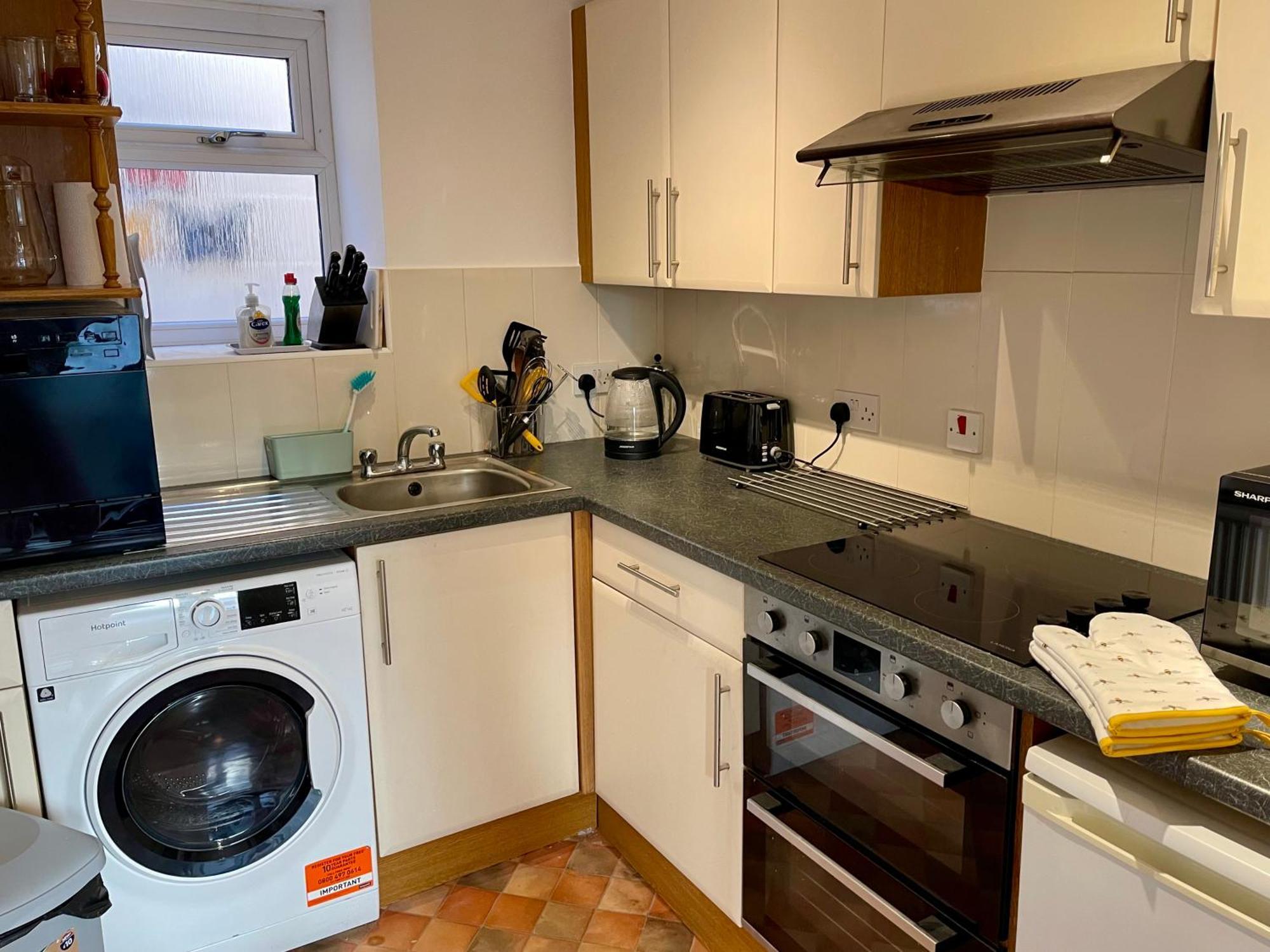 Vernon Place Town Centre, Vernon Cottage 3-Bed With Parking, 1A Vernon Court 2-Bed With Parking, 1B Studio No Parking, Off The High Street Next To Sandford Park Cheltenham Exterior foto