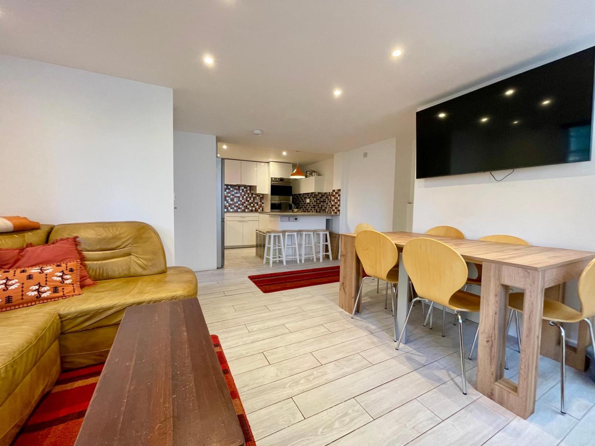 Vernon Place Town Centre, Vernon Cottage 3-Bed With Parking, 1A Vernon Court 2-Bed With Parking, 1B Studio No Parking, Off The High Street Next To Sandford Park Cheltenham Exterior foto