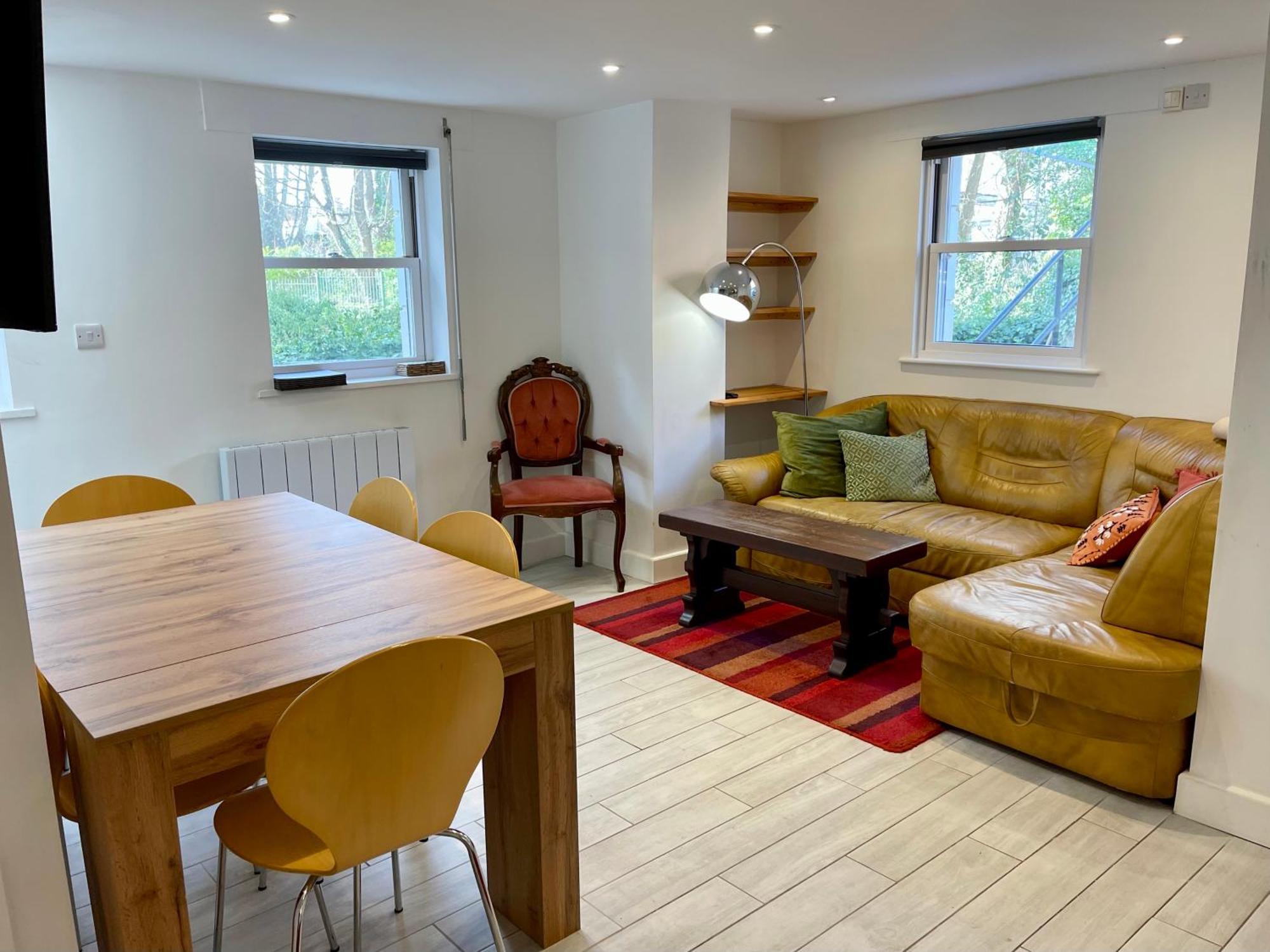 Vernon Place Town Centre, Vernon Cottage 3-Bed With Parking, 1A Vernon Court 2-Bed With Parking, 1B Studio No Parking, Off The High Street Next To Sandford Park Cheltenham Exterior foto